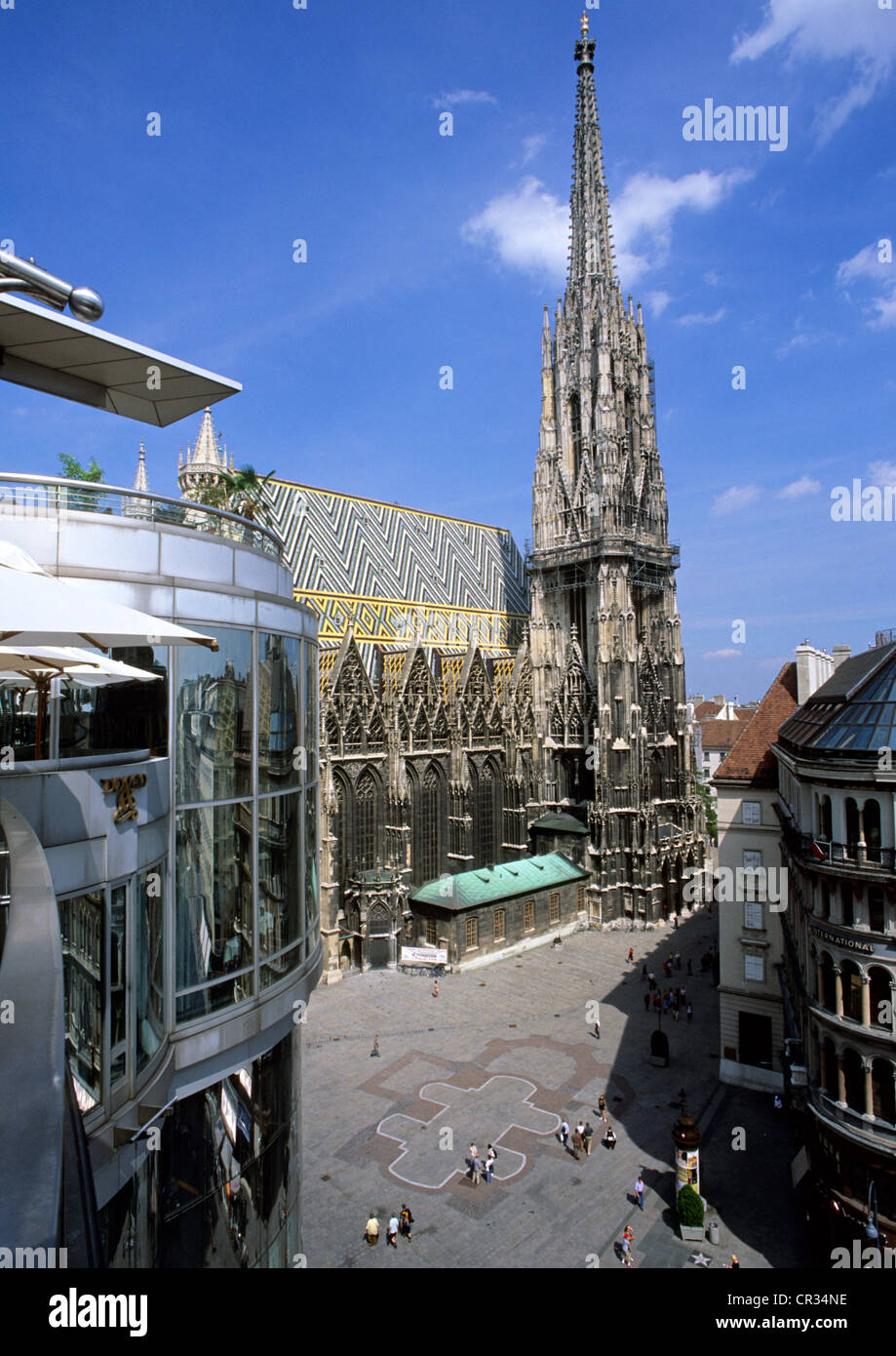 Austria, Vienna, historic centre UNESCO World Heritage, Stephandom (St Stephen's cathedral) and Haas house (Haas-Haus) from Stock Photo