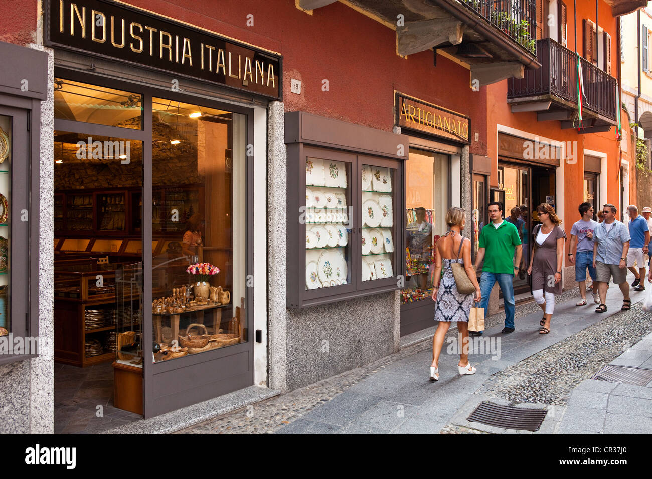 Bellagio italy shopping hires stock photography and images Alamy