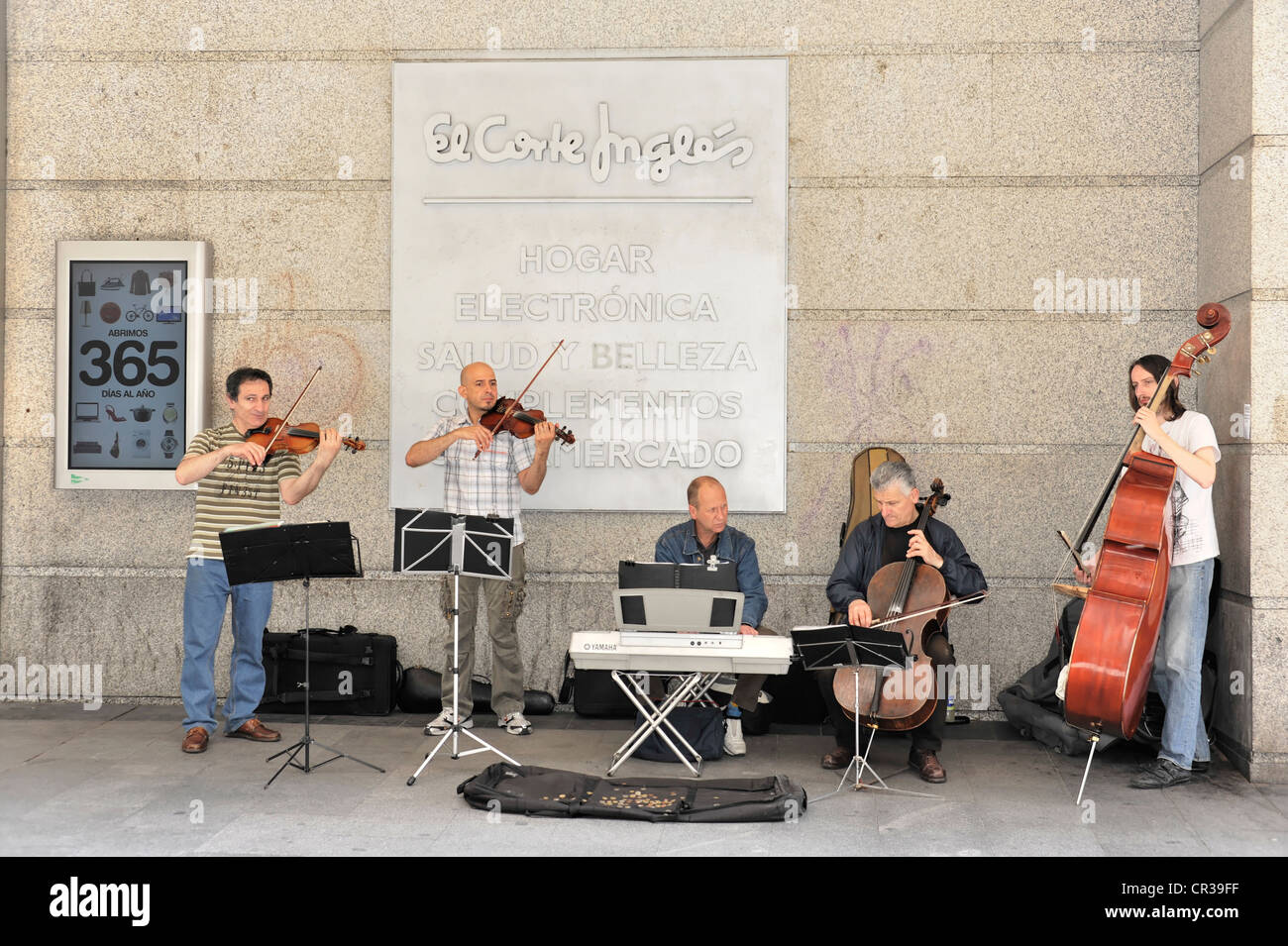 Small orchestra hi-res stock photography and images - Alamy