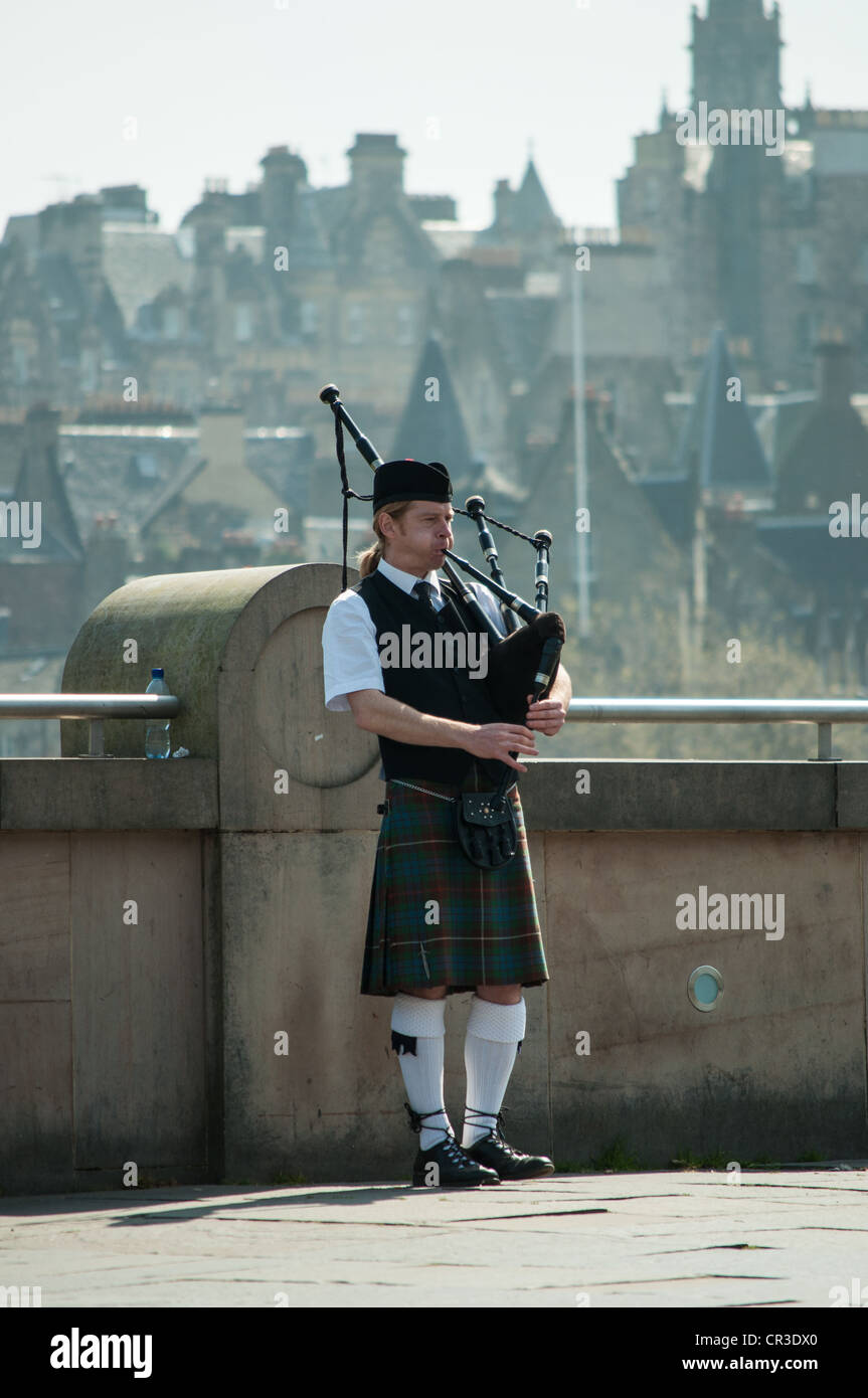 Piper playing in Edinburgh, Scotland Stock Photo