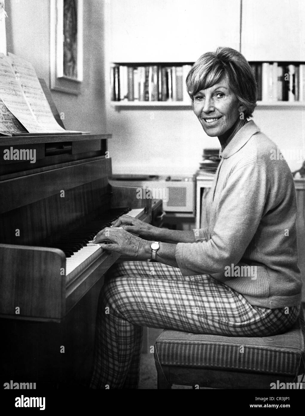 German singer and actress hi-res stock photography and images - Alamy