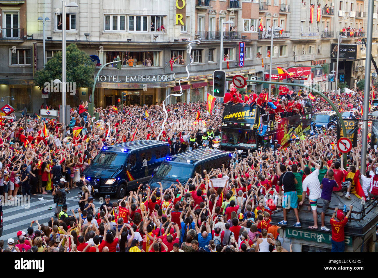 Spanish supporters and fans welcome Spanish first time World Champion football team, 2010 FIFA World Cup Final, Madrid, Spain Stock Photo