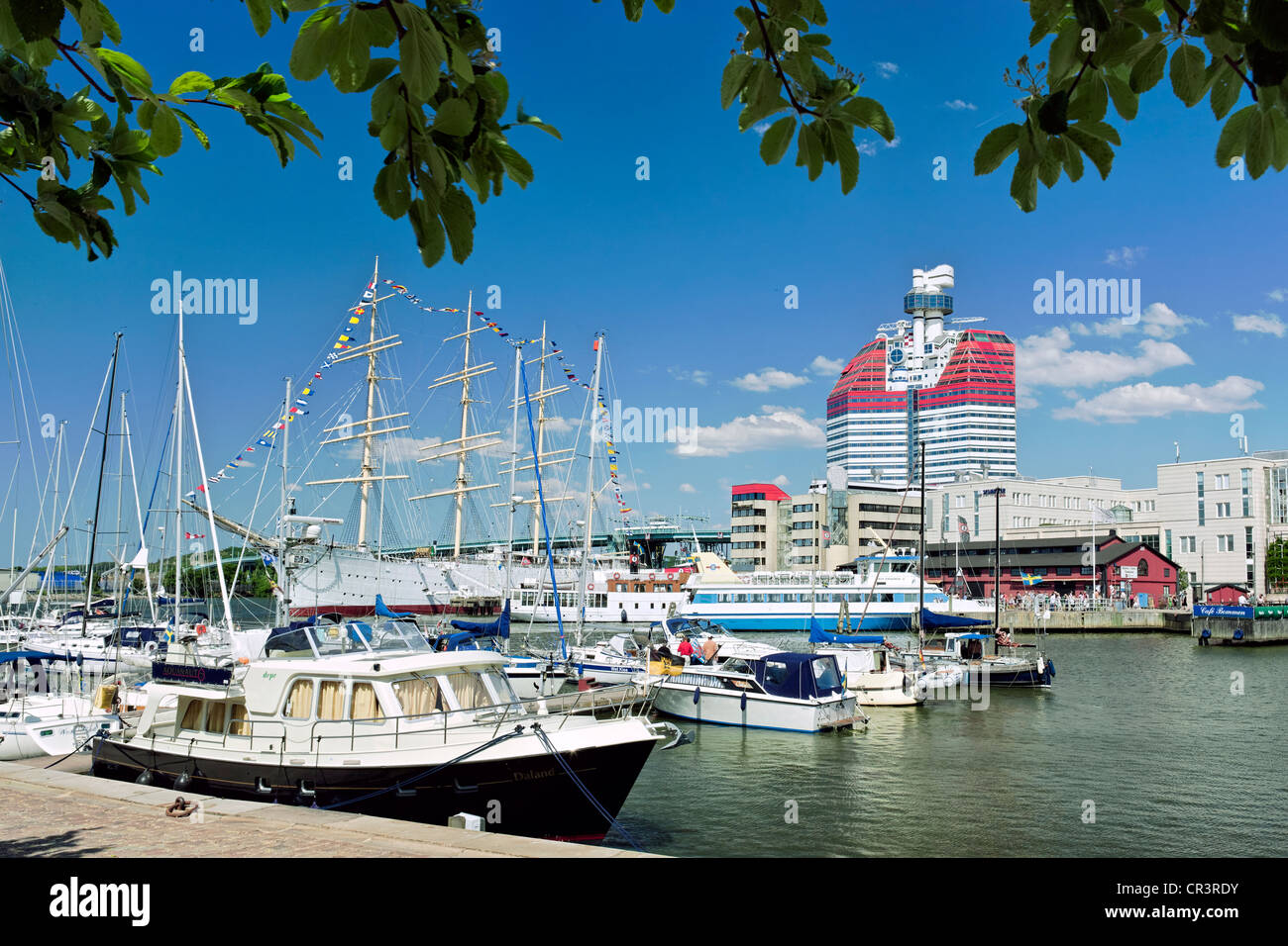 Harbour with Skanskaskrapan, Skanska Scraper, Lipstick Building