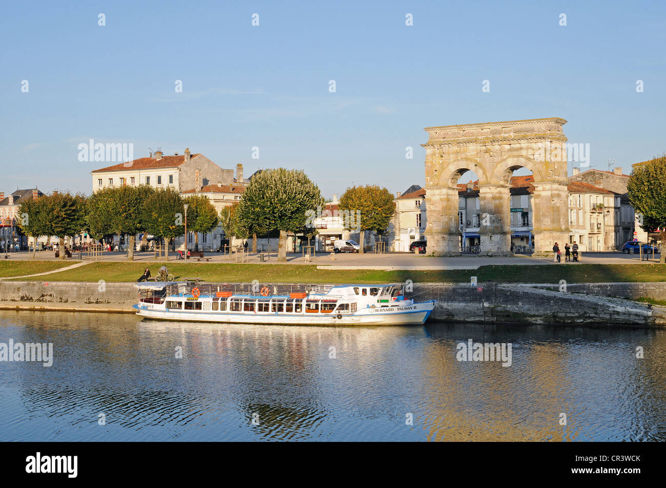 Excursion boat on the Charente river, Arc de Germanicus, city gate, Saintes, Charente-Maritime, Poitou-Charentes, France, Europe Stock Photo
