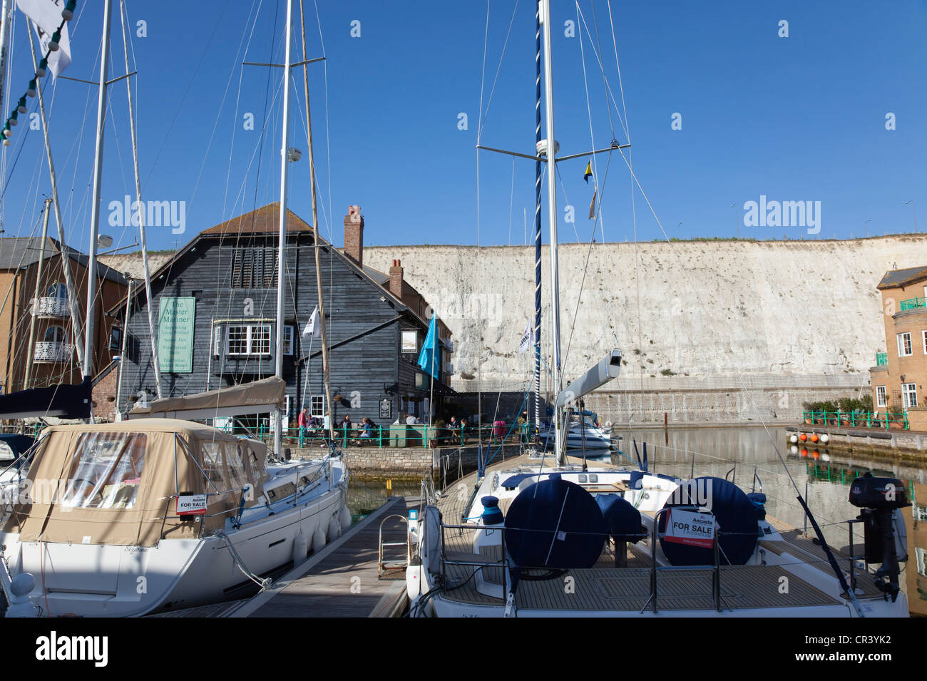 Boats for sale hires stock photography and images Alamy