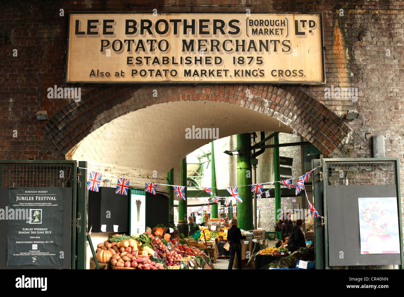 Veg stall potatoes hires stock photography and images Alamy