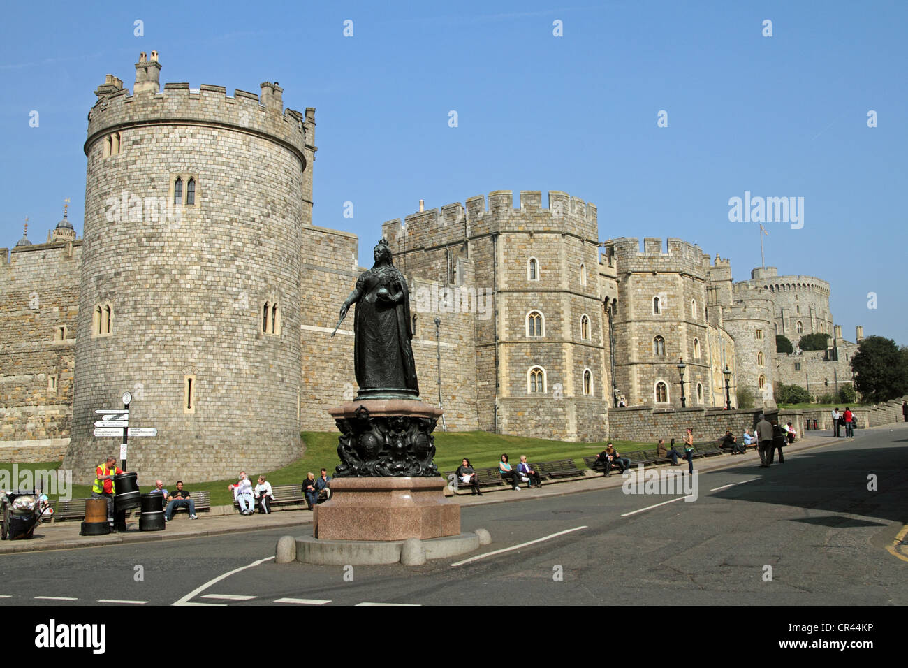 Windsor Castle, Berkshire, England. The Queen Victoria Statue designed by Sir Edgar Boehm and erected in 1887 Stock Photo