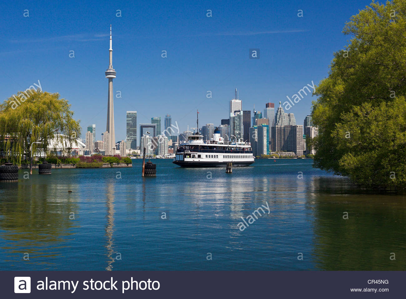 Toronto Island Park ferry approaching Centre Island dock with city