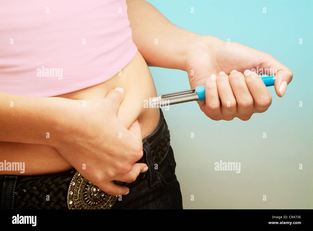 Diabetic injecting insulin Stock Photo Alamy