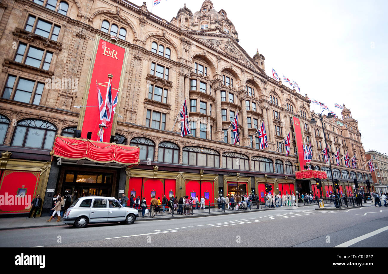 Harrods Exterior Stock Photos & Harrods Exterior Stock Images Alamy