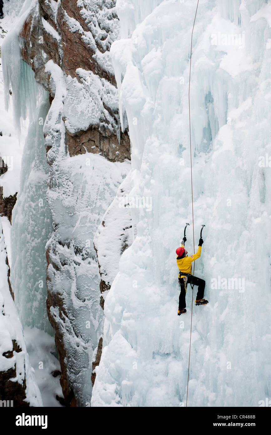 Climbing ice hi-res stock photography and images - Alamy