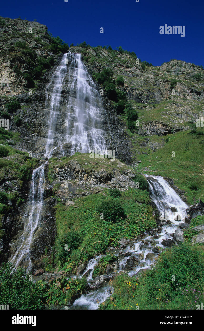 France, Hautes Alpes, Ecrins National Park, Valgaudemar Valley, Voile de la Mariee  Cascade (Bride's Veil Waterfall Stock Photo - Alamy