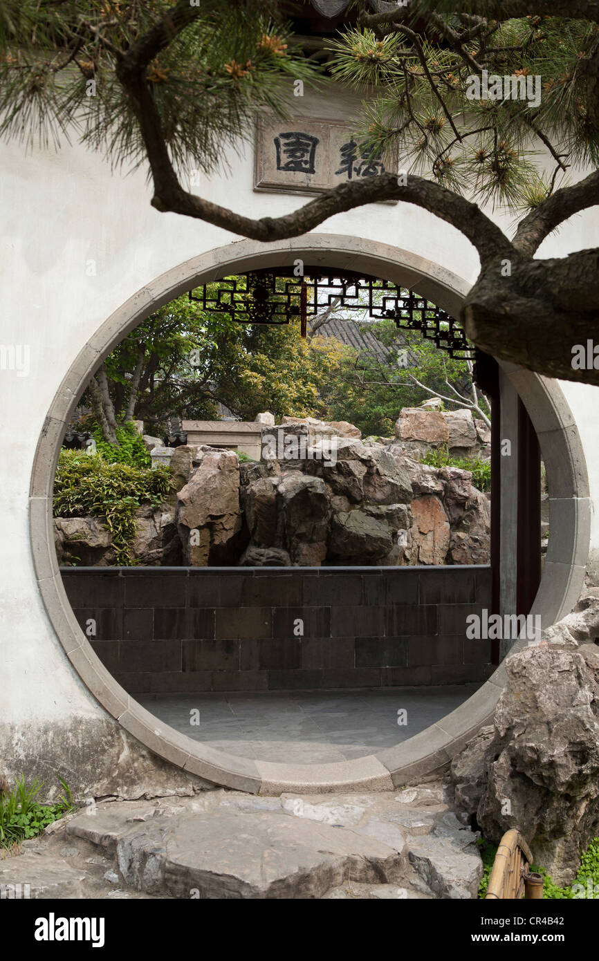 Couples retreat garden hi-res stock photography and images - Alamy, image size:866x1390