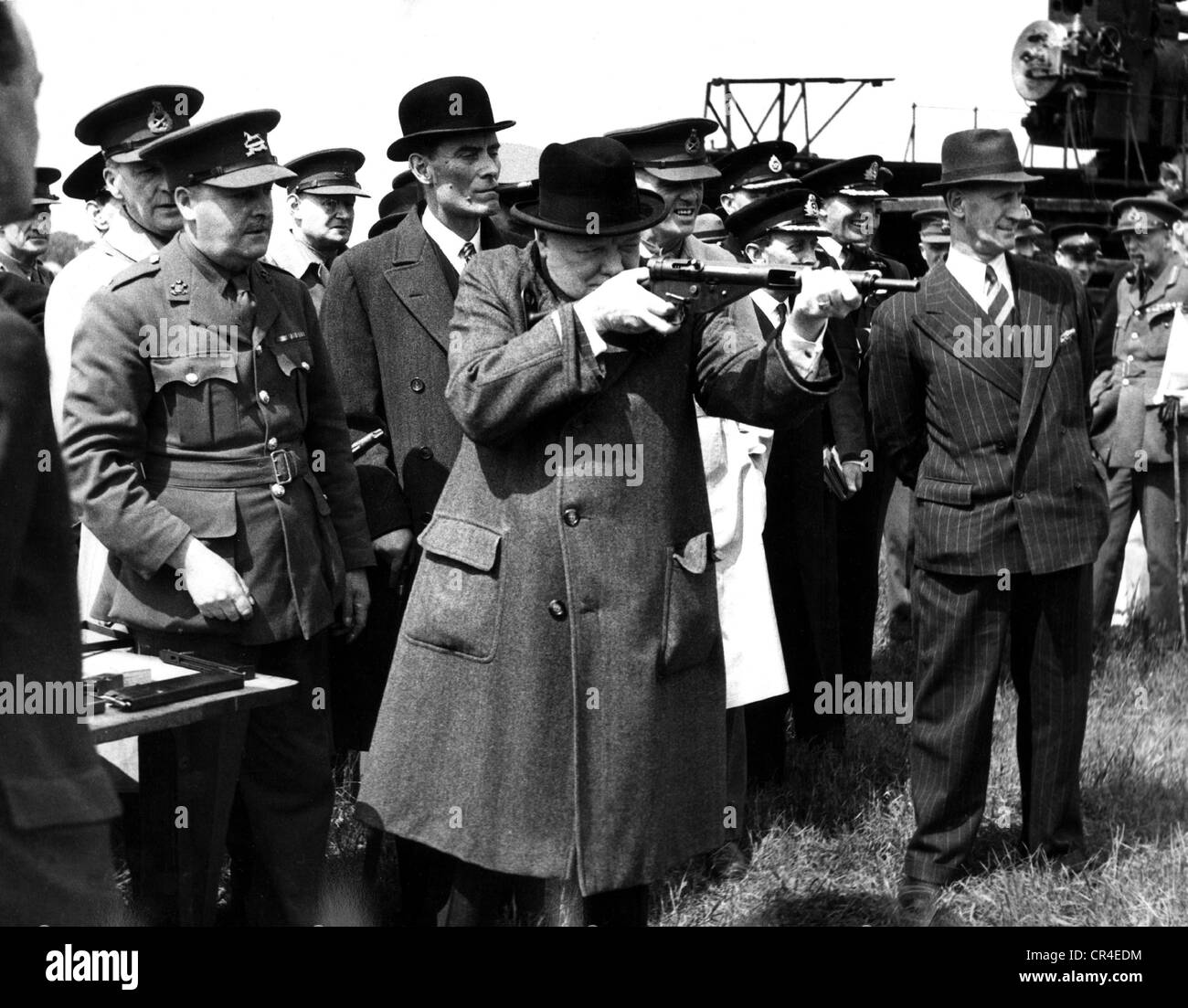Churchill, Sir Winston, 30.11.1874 - 24.1.1965, British politician, Prime Minister 1940 - 1945, firing a Sten submachine gun, Kent, 1941, Stock Photo