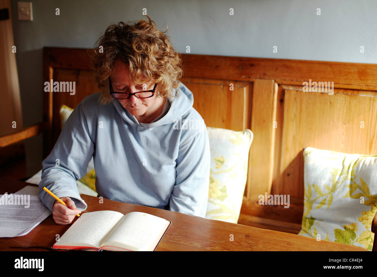 Janet Lees, poet at work in cottage in Kirkby Lonsdale Stock Photo