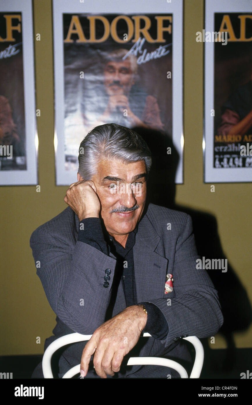 Adorf, Mario  * 8.9.1930, German actor, half length, at press conference of his show 'Al Dente', Kammerspiele theatre, Munich, 1994, Stock Photo