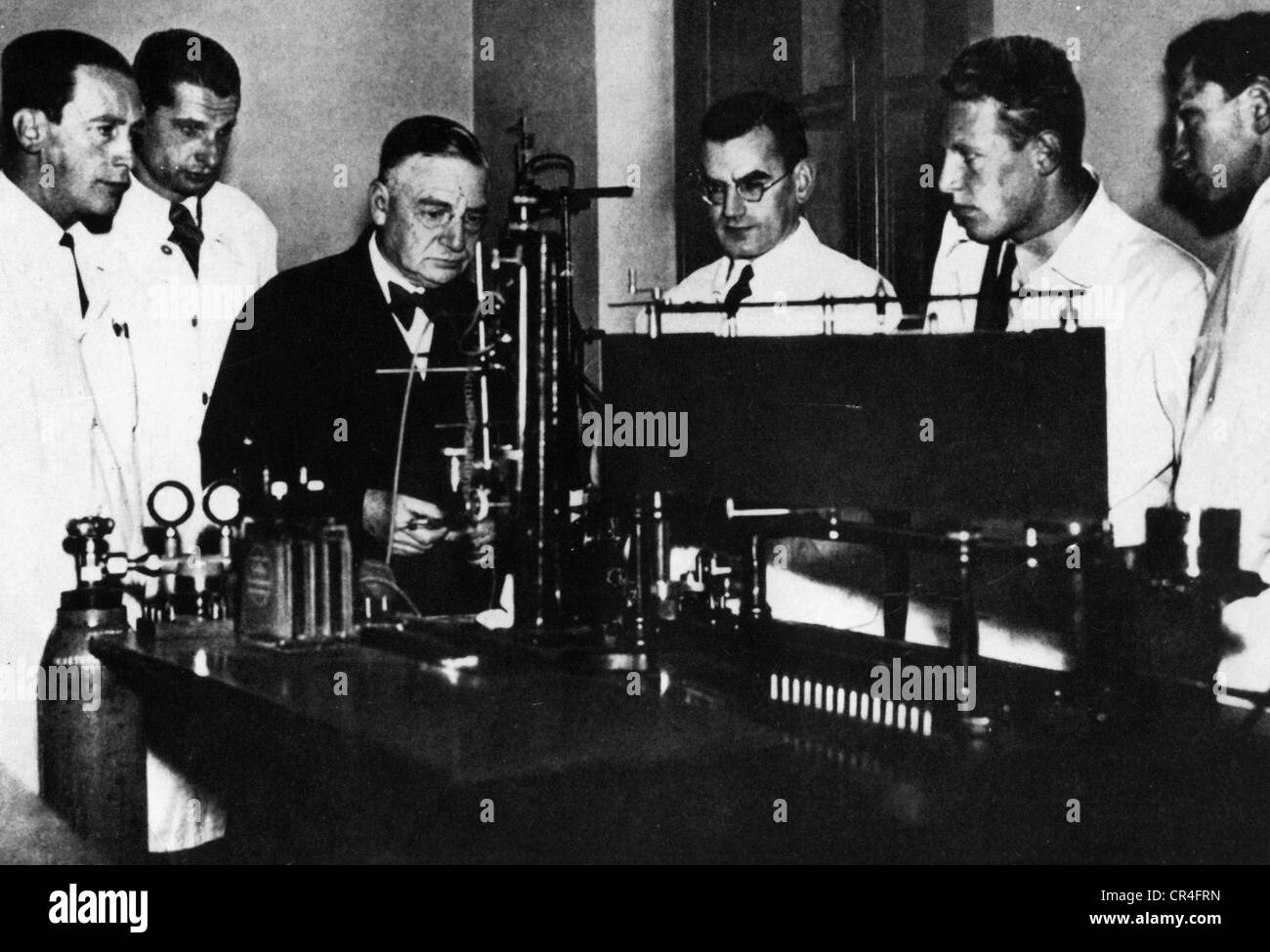 Loewi, Otto, 3.6.1873 - 25.12.1961, German pharmacologist, group picture, with colleagues, at the Institute of Pharmacology, Graz, Austria, circa 1935, Stock Photo