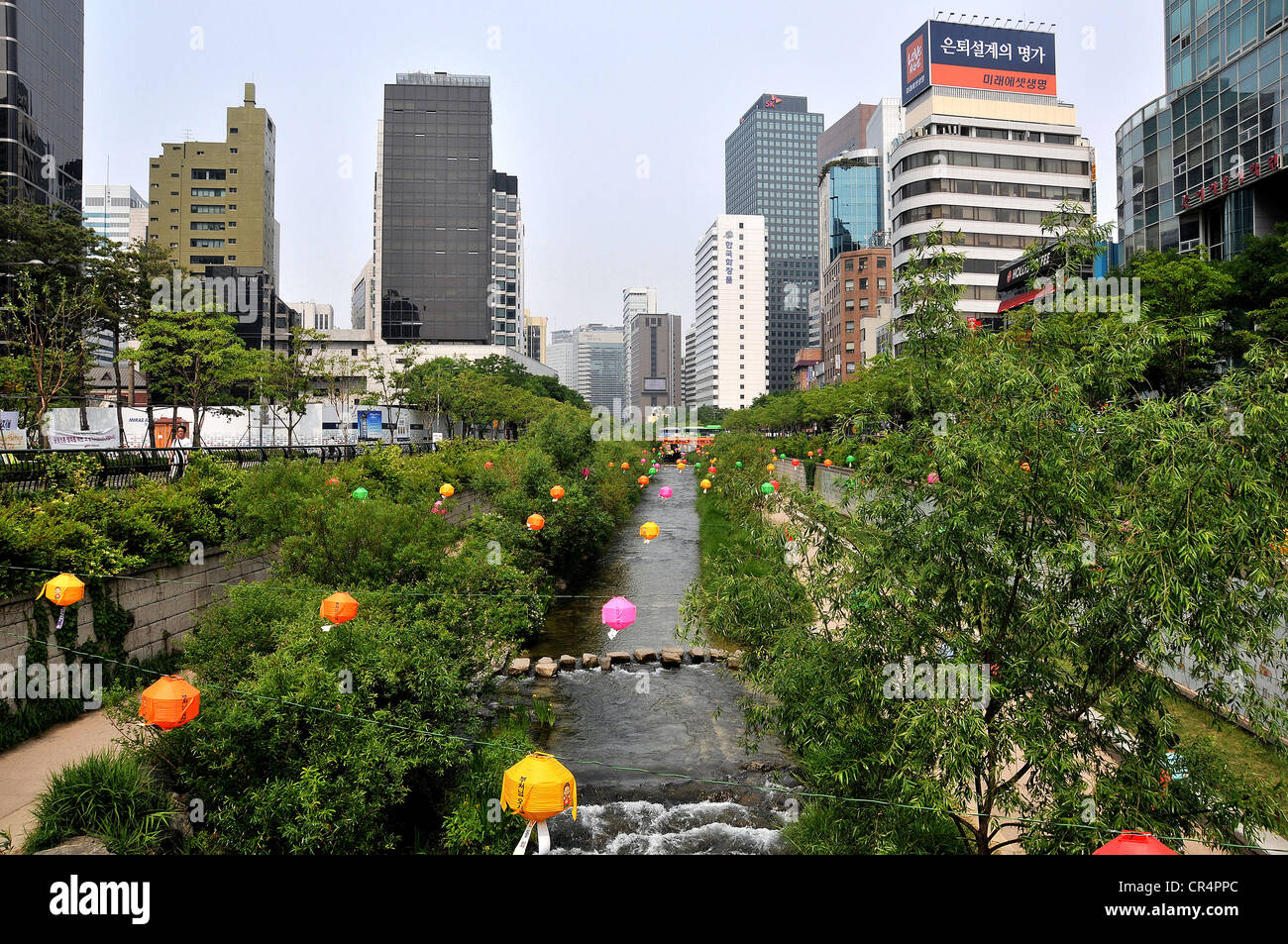 Waterside and greenery of the Cheonggyecheon stream Seoul South Korea Stock Photo