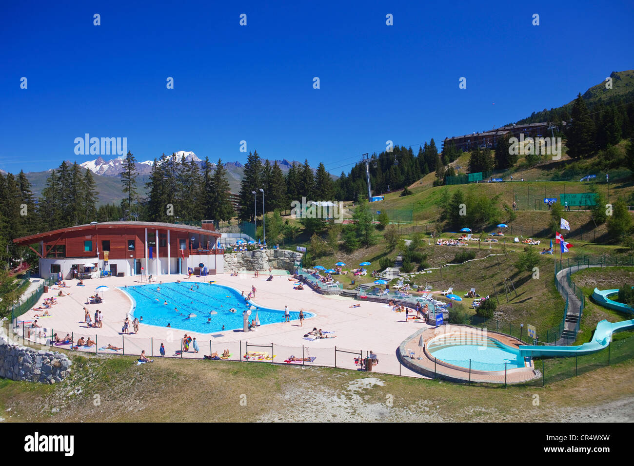 France, Savoie Les Arcs 1800, the pool, Massif de la Vanoise, overlooking on the Mont Blanc (4810m) Stock Photo