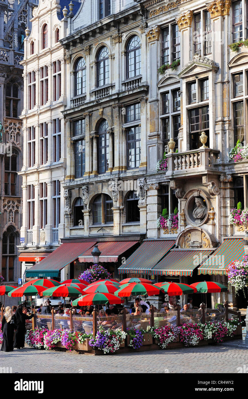Belgium, Brussels, Grand Place (Grote Markt) UNESCO World Heritage, La Chaloupe d'Or Cafe Stock Photo