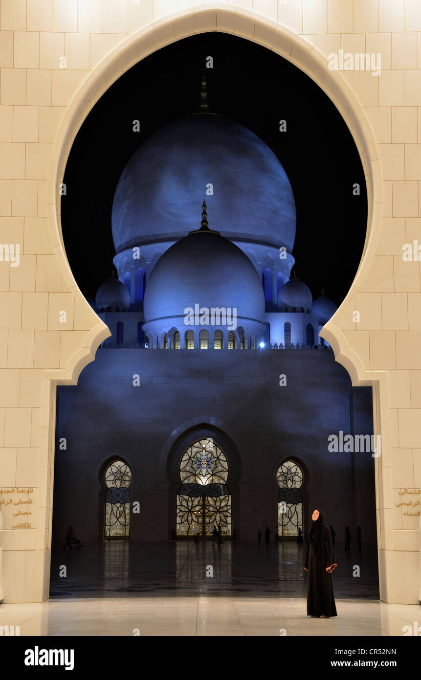 Veiled woman at the main entrance of the Sheikh Zayed Mosque, Abu Dhabi, United Arab Emirates, Arabian Peninsula, Asia Stock Photo