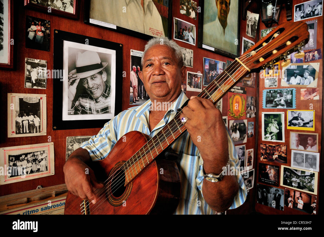 Feliberto Nuñez, wellknown Son singer and guitarist in the Casa de la Trova in Santiago de Cuba, Cuba, Caribbean Stock Photo