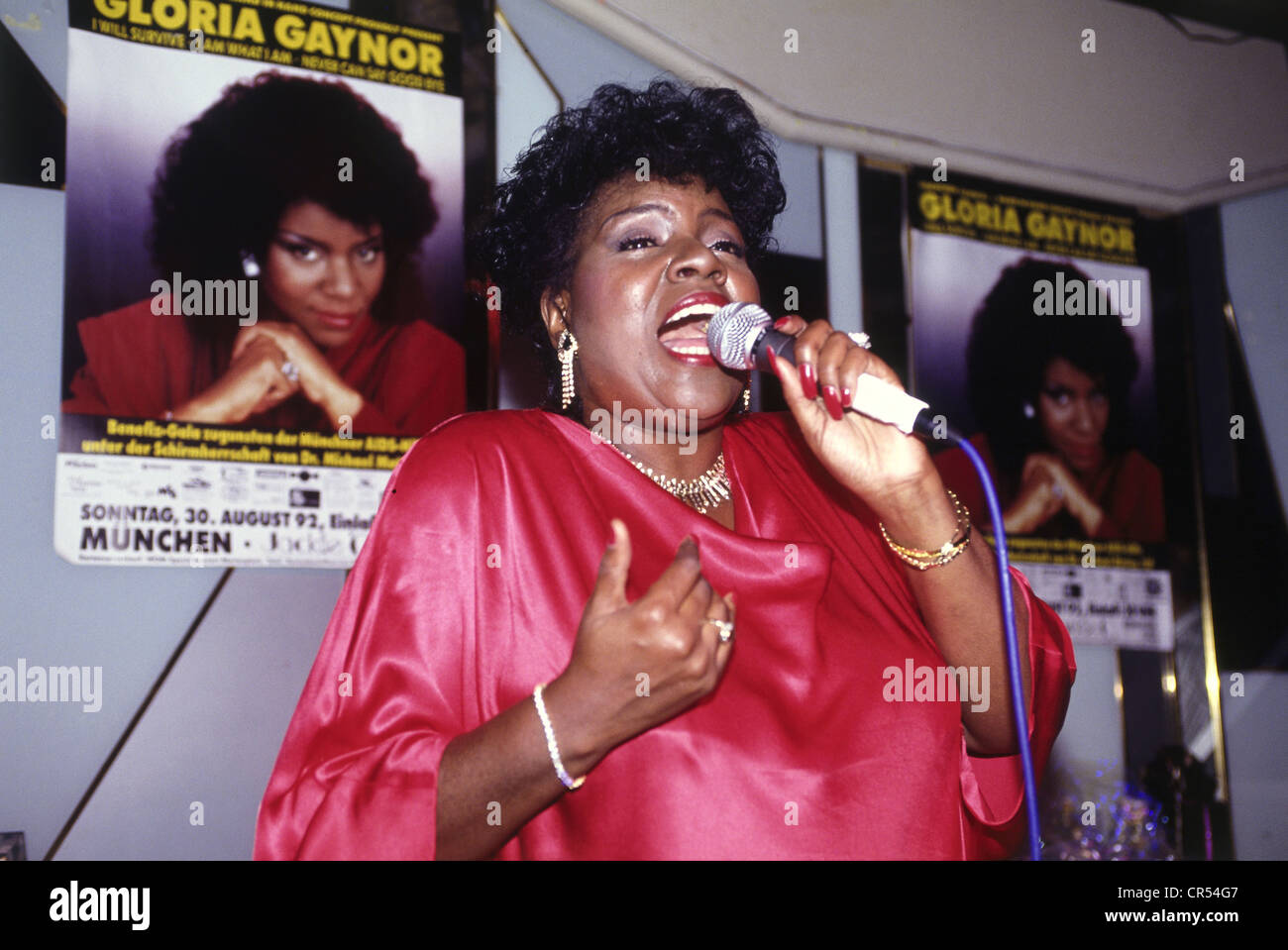 Gaynor, Gloria, * 7.9.1949, US American singer, half length, during a performance for the press, Munich, Germany, 1992, Stock Photo