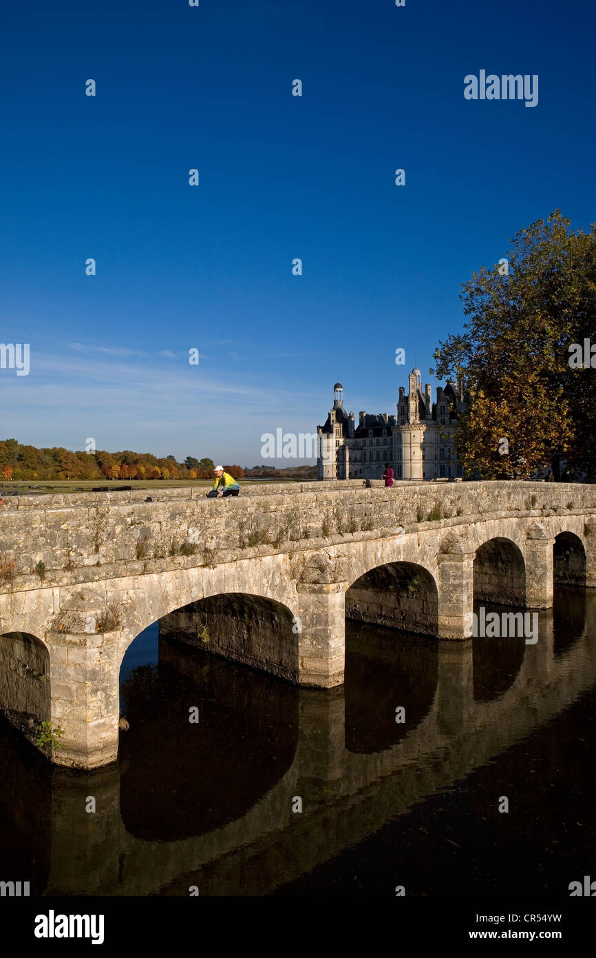 France, Loir et Cher, Loire Valley, UNESCO World Heritage, Chambord, chateau de Chambord, bridge on Cosson river and the royal Stock Photo