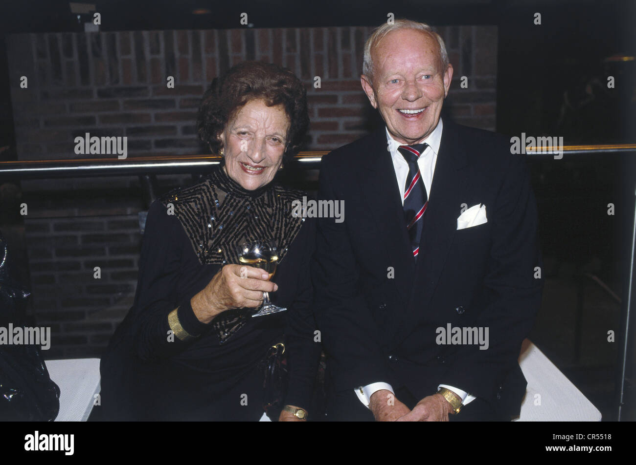 Ehre, Ida, 9.7.1900 - 16.2.1989, German actress, with Hans Quest at the preview of the movie 'The Glass Menagerie', Munich, 2.11.1987, , Stock Photo