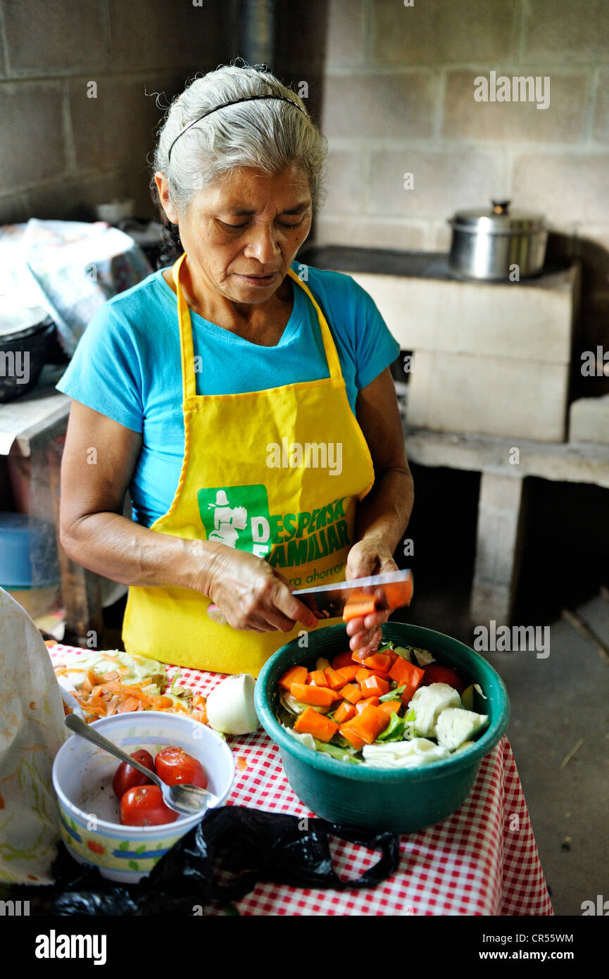 Female cook cutting vegetables for a soup, community of Cerro Verde, El Salvador, Central America, Latin America Stock Photo