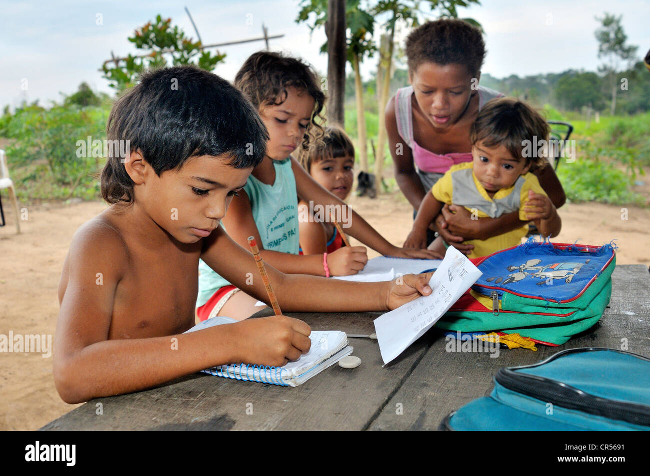 Children doing their homework, Acampamento 12 de Otubro landless camp, Movimento dos Trabalhadores Rurais sem Terra Stock Photo