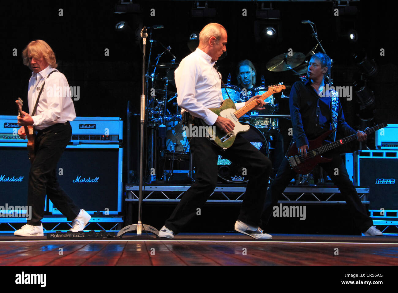Rick Parfitt, on the left, and Francis Rossi, in the middle, performing with their band Status Quo, Freilichtbuehne Junge Garde Stock Photo