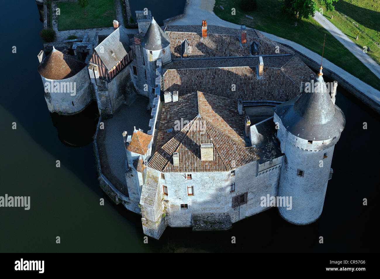 France, Gironde, chateau de la Brede where lived Montesquieu (aerial view) Stock Photo