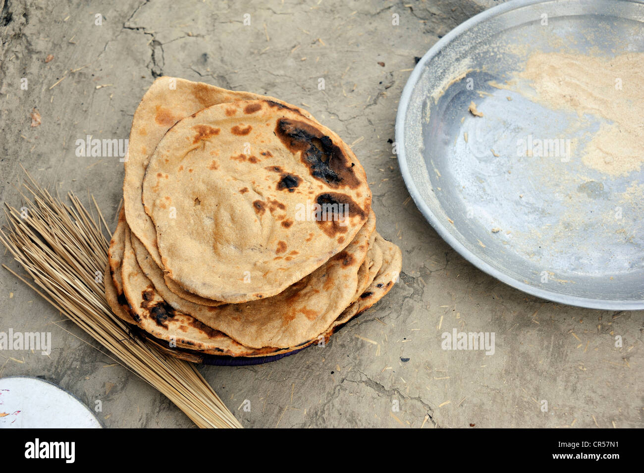 Freshly baked bread, Basti Lehar Walla village, Punjab, Pakistan, Asia Stock Photo Alamy