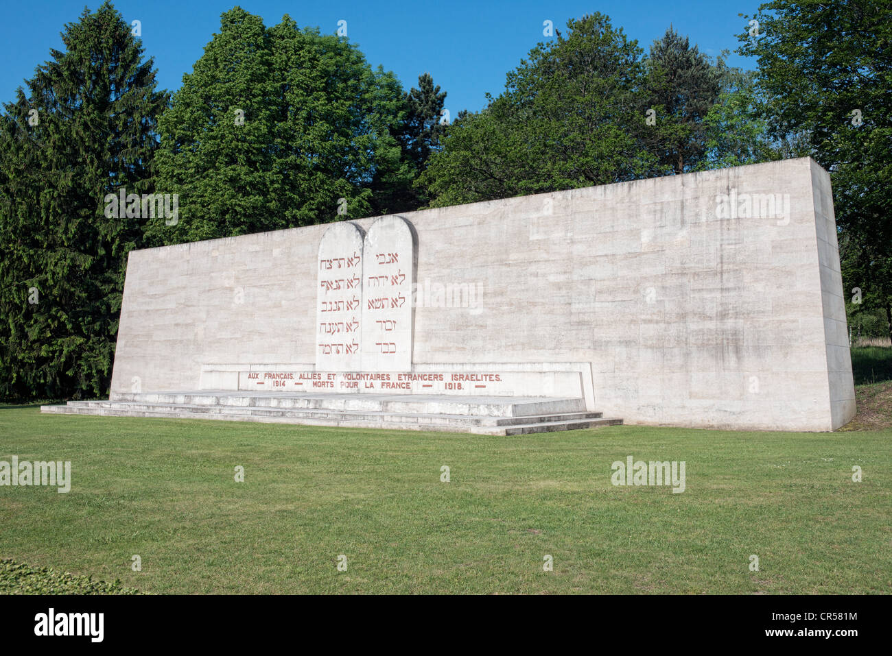 World war one cemetery at verdun hi-res stock photography and images ...