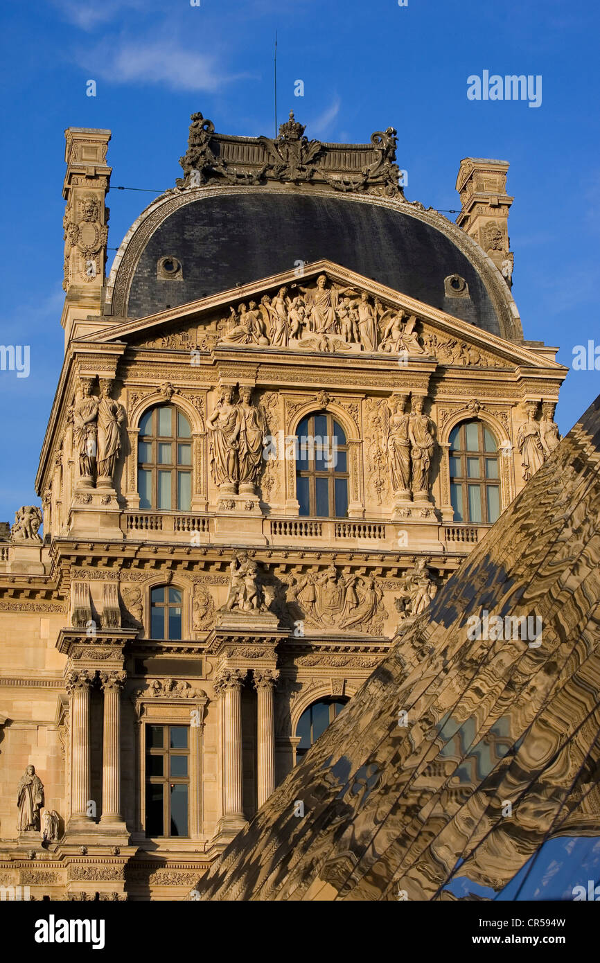 Louvre pavilion hi-res stock photography and images - Page 3 - Alamy