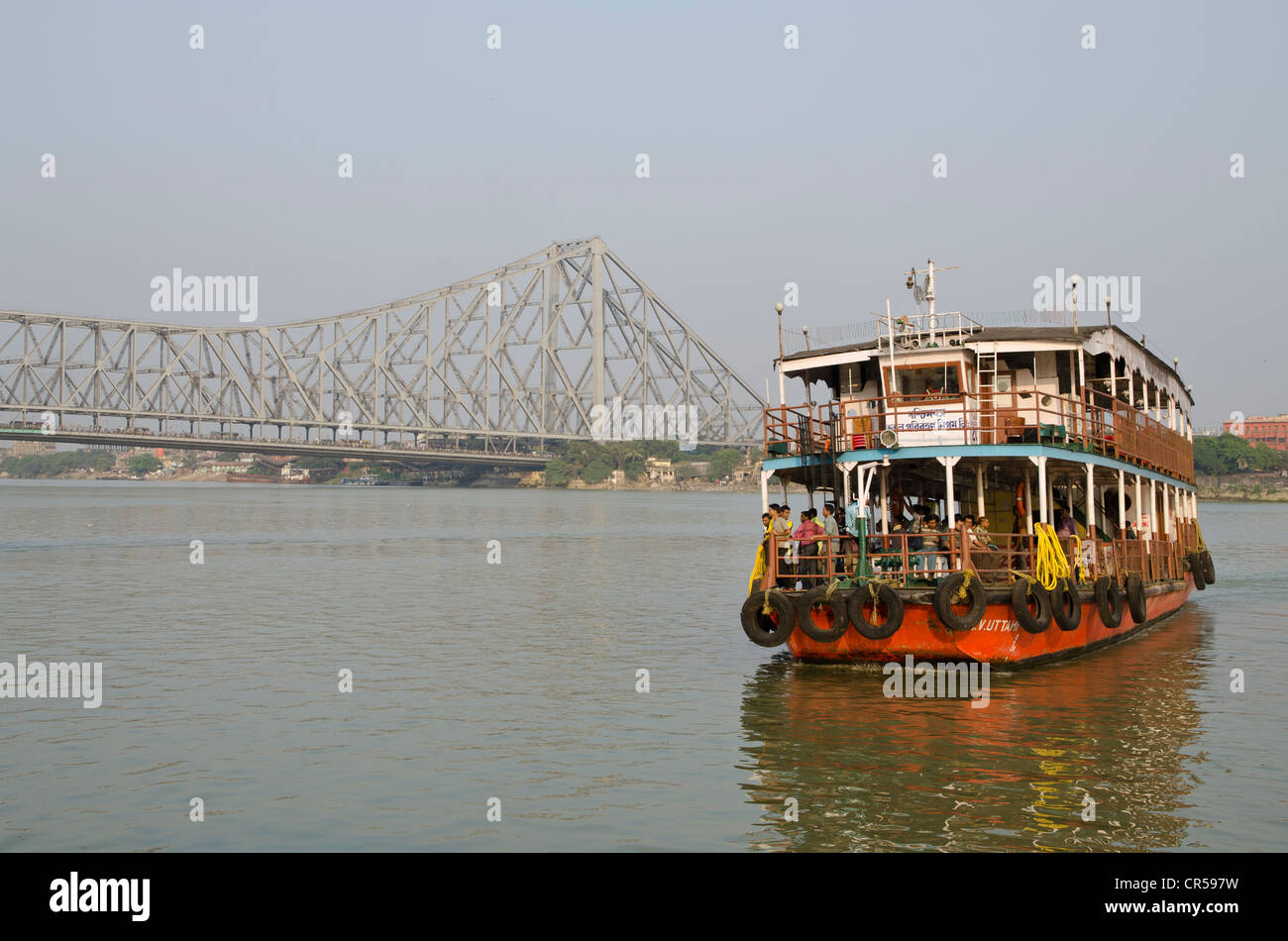 Ferry boat connecting Kolkata and Howrah, in front of the 705 m long Howrah Bridge, Kolkata, West Bengal, India, Asia Stock Photo