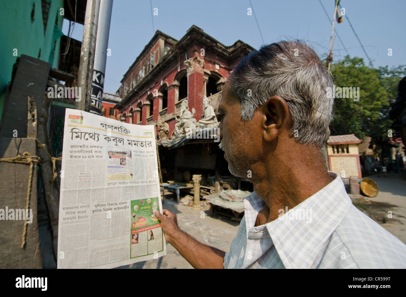 Man reading newspaper, Kolkata, West Bengal, India, Asia Stock Photo