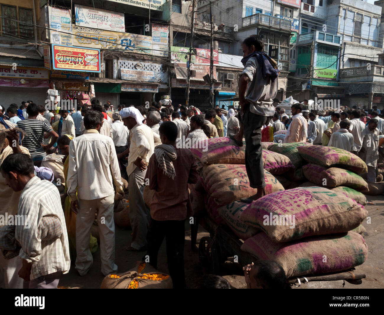 Customers looking for good deals at the spice wholesale market in Old Delhi, Delhi, India, Asia Stock Photo
