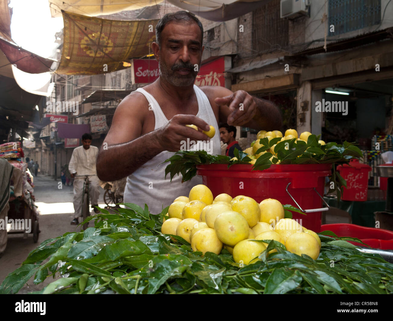 Lemons are sold from a cart in the streets of Lahore, Punjab, Pakistan, South Asia Stock Photo