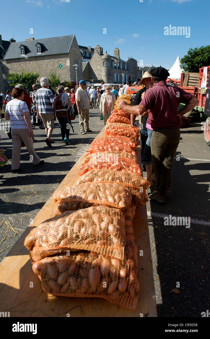 France, Finistere, Roscoff, onion festival Stock Photo Alamy
