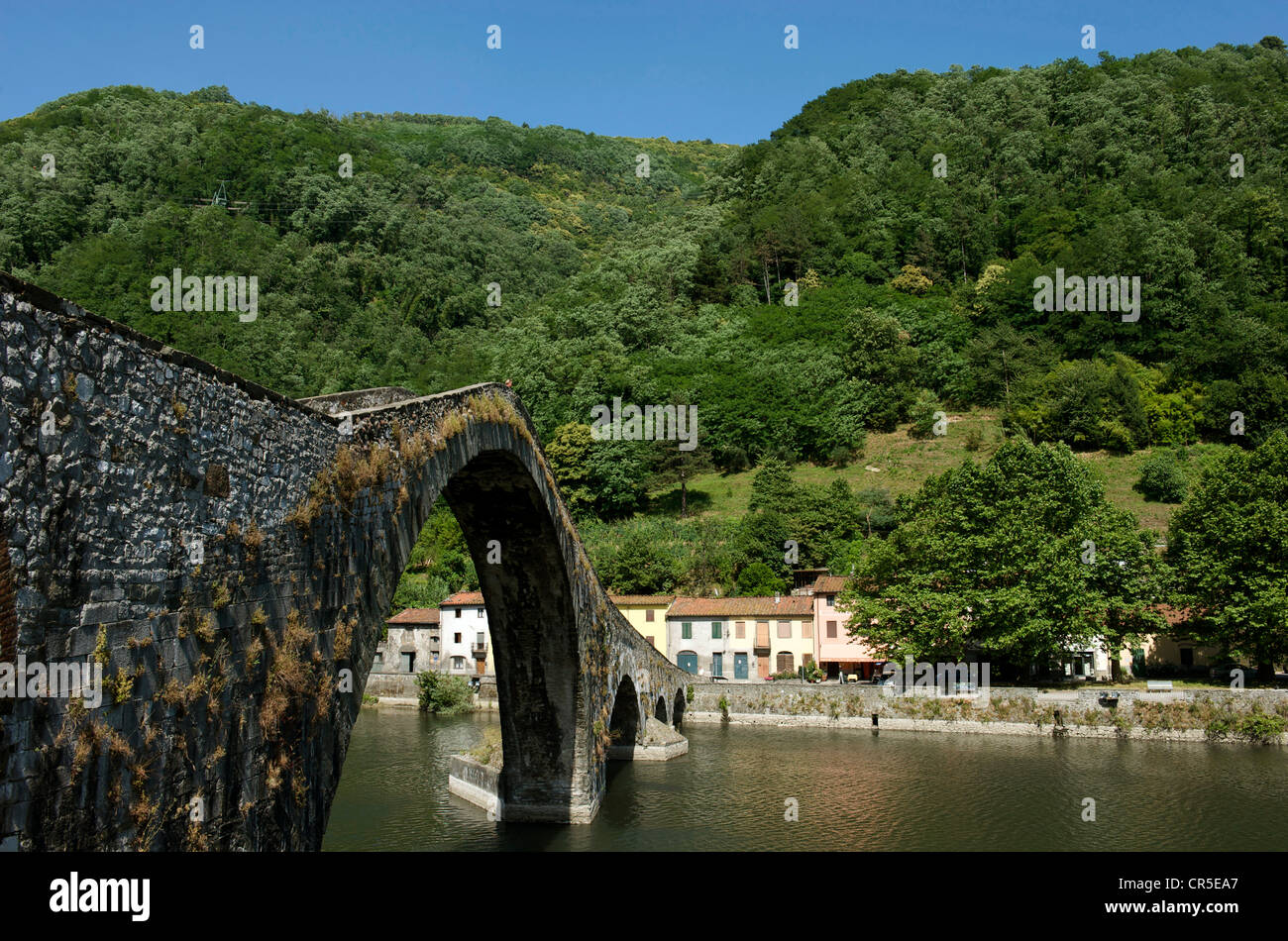 Italy, Tuscany, Garfagnana area, Borgo a Mozzano, Ponte della Maddalena or Ponte del Diavolo (Devil's Bridge) over Serchio River Stock Photo