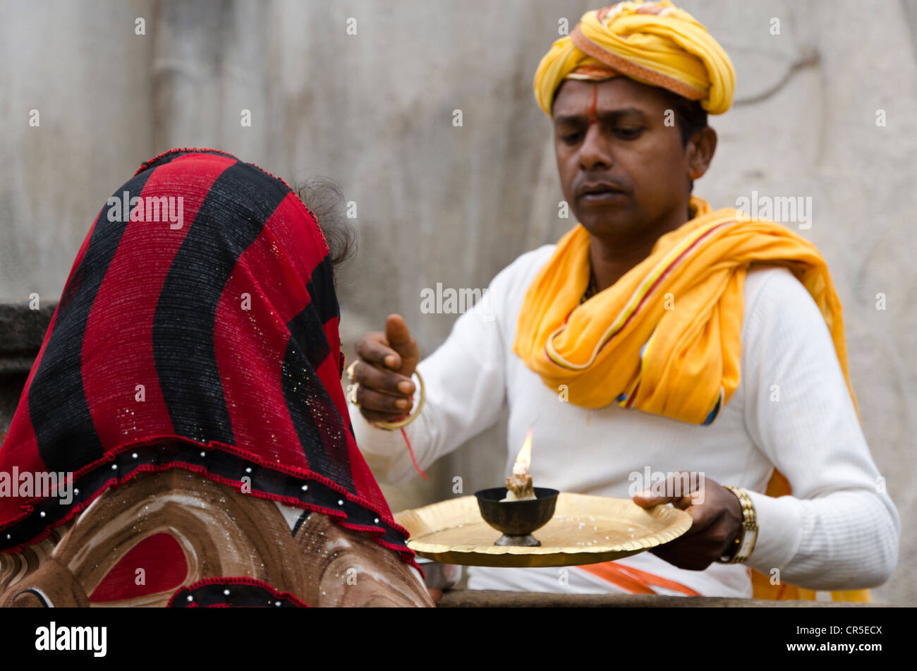 Pilgrim receives the blessings of Bahubali by a local priest on Indragiri hill in Sravanabelagola, Karnataka, India, Asia Stock Photo