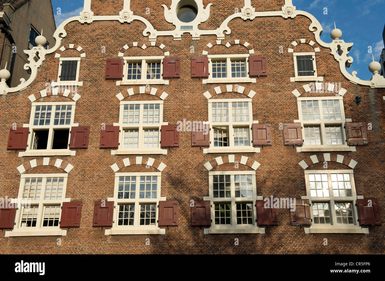 Netherlands, Amsterdam, typical building along a canal Stock Photo - Alamy