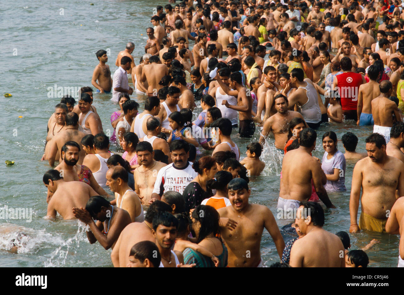 Crowds of people taking a bath at Har Ki Pauri Ghat, the famous bathing ghat in Haridwar, Uttarakhand, formerly Uttaranchal Stock Photo