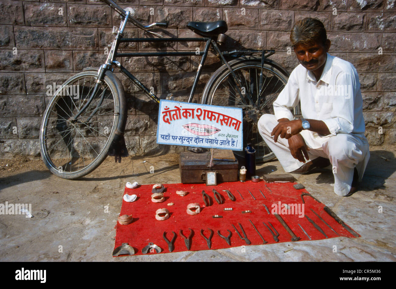 Dentist offering his skills on the street, Udaipur, Rajasthan, India, Asia Stock Photo