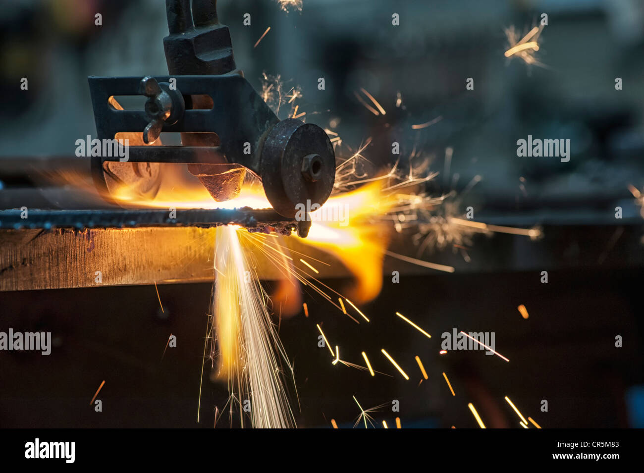 Oxyacetylene burner cutting a steel plate Stock Photo Alamy