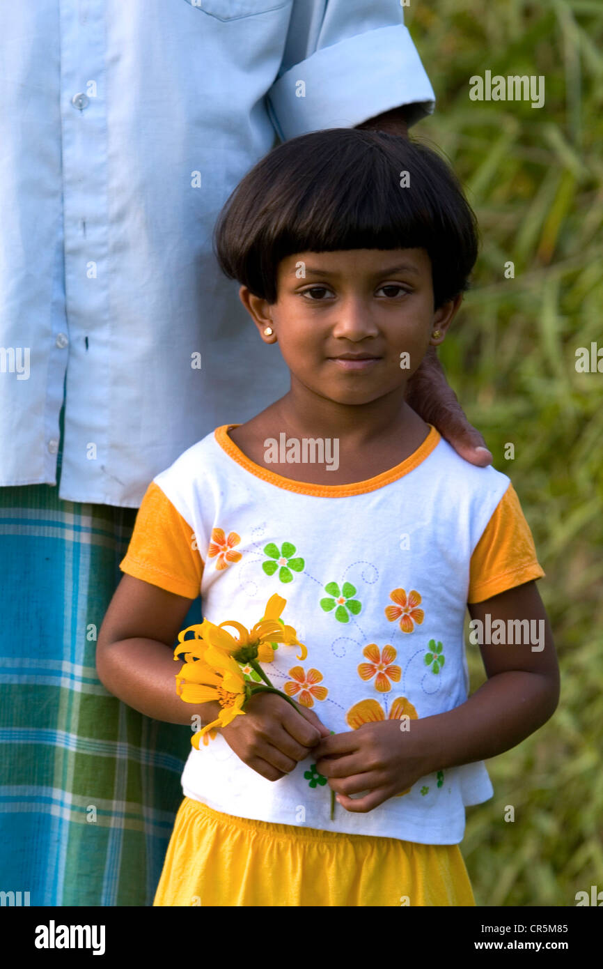Young girl with flowers, Belihul Oya, Sabaragamuwa, Sri Lanka Stock Photo