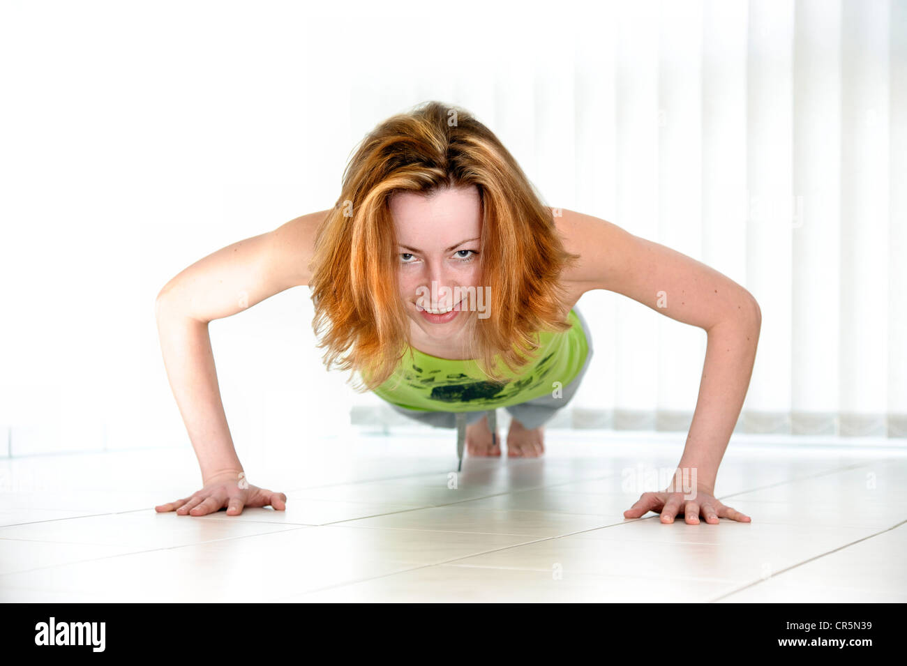 One arm push ups hi-res stock photography and images - Alamy
