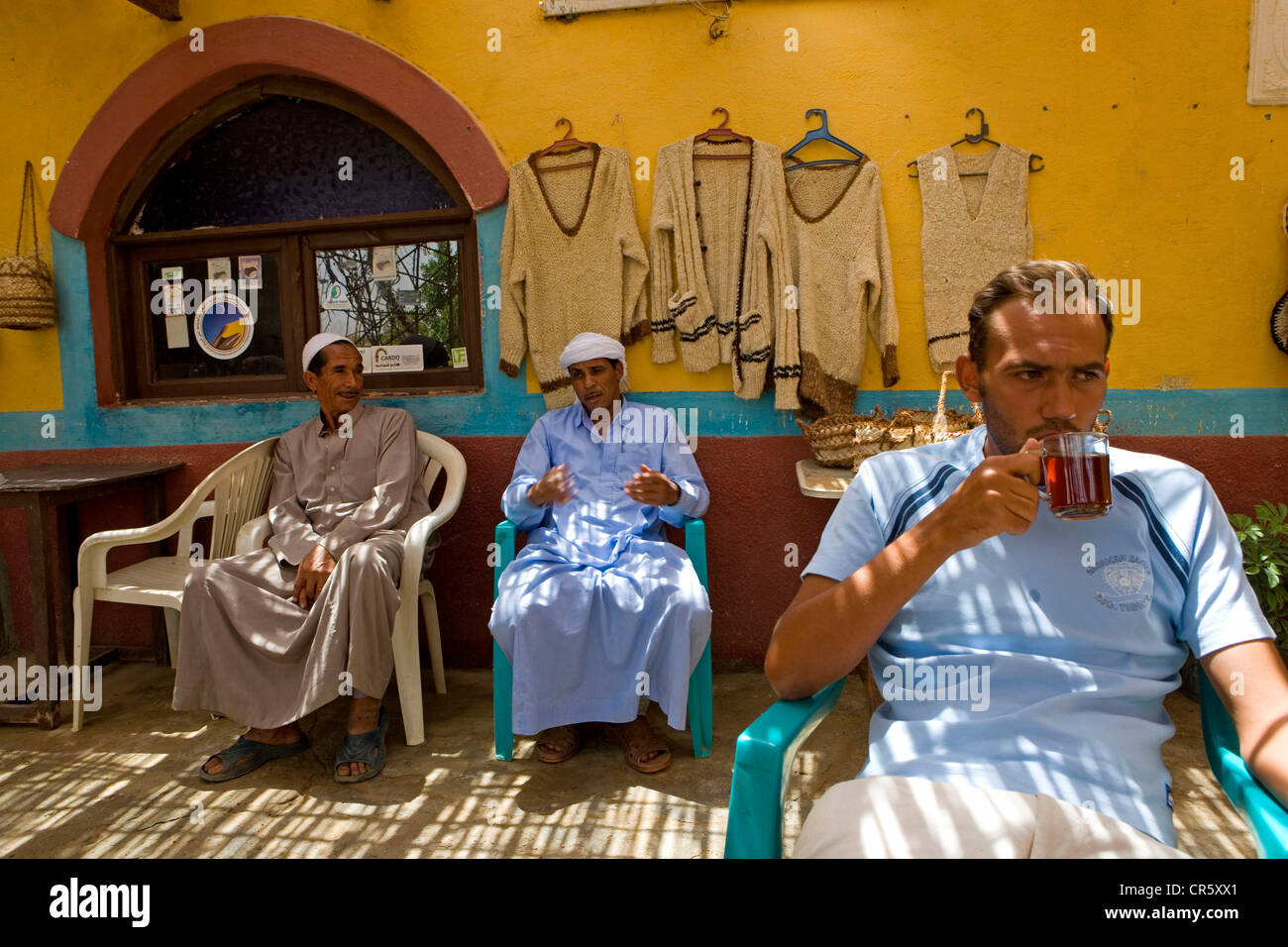 Egypt, oasis of Baharîya (Bahareyya), local cafe Stock Photo - Alamy